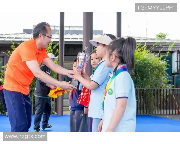 昆山足球少儿培养计划助力青少年健康成长与团队精神发展